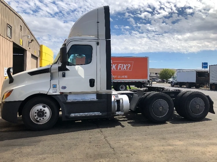 2020 Freightliner Cascadia in Spokane Valley, WA — photo 4
