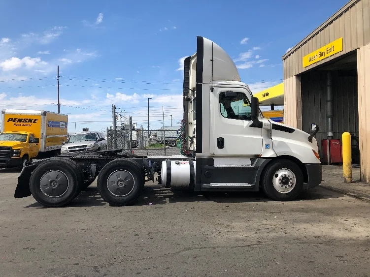 2020 Freightliner Cascadia in Spokane Valley, WA — photo 8