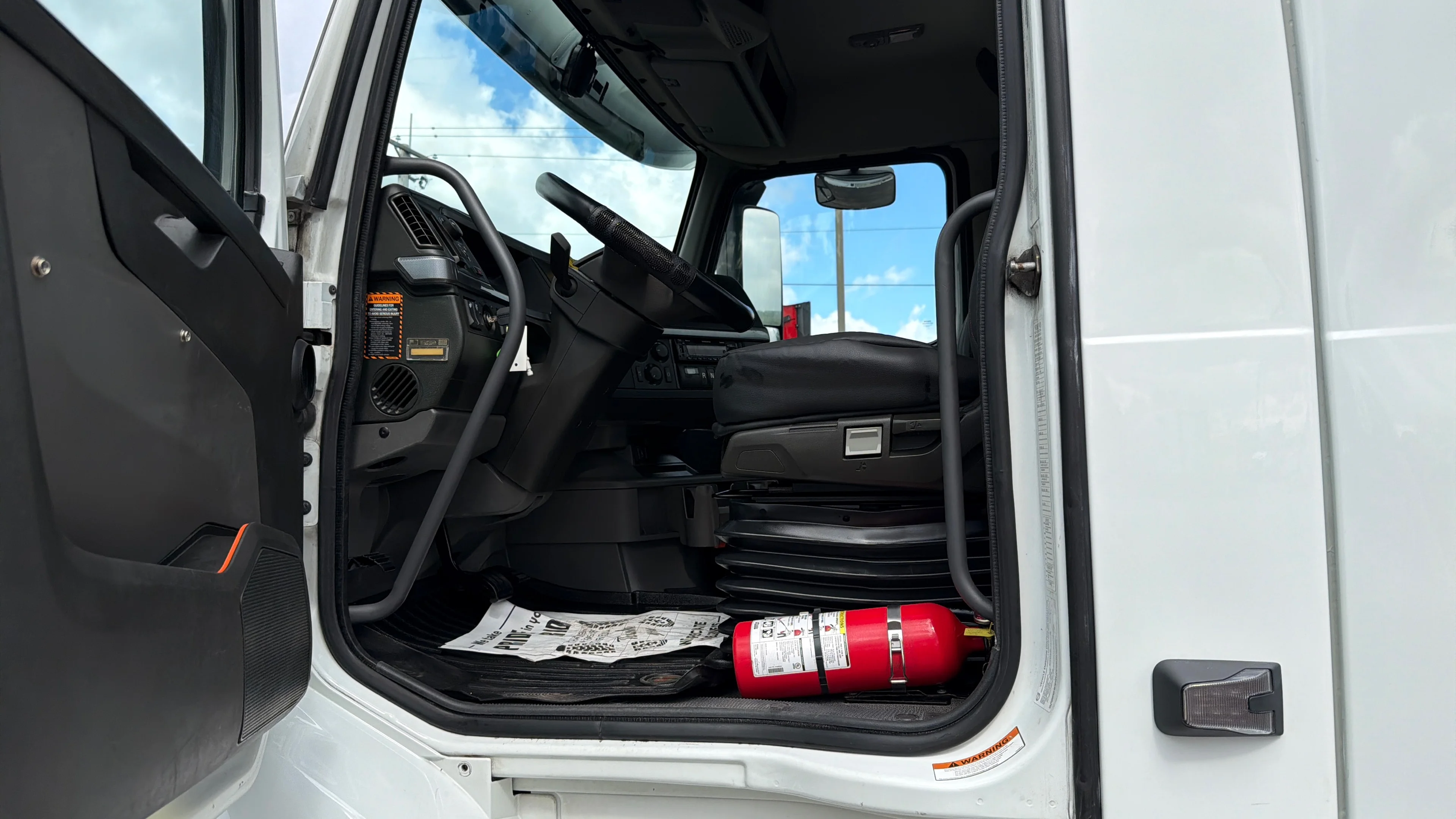 2023 Kenworth T680 in North Little Rock, AR — photo 5