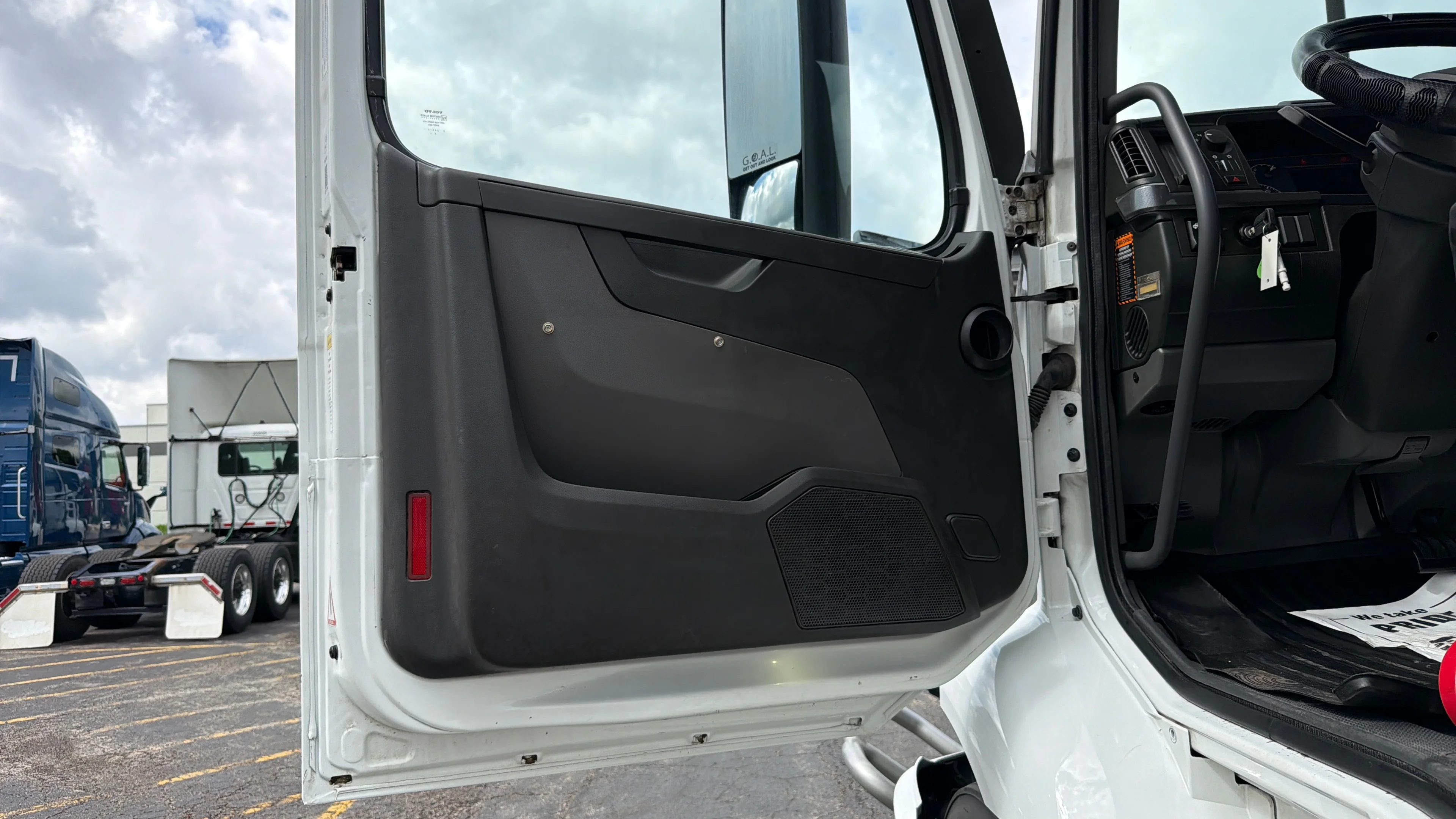 2023 Kenworth T680 in North Little Rock, AR — photo 11