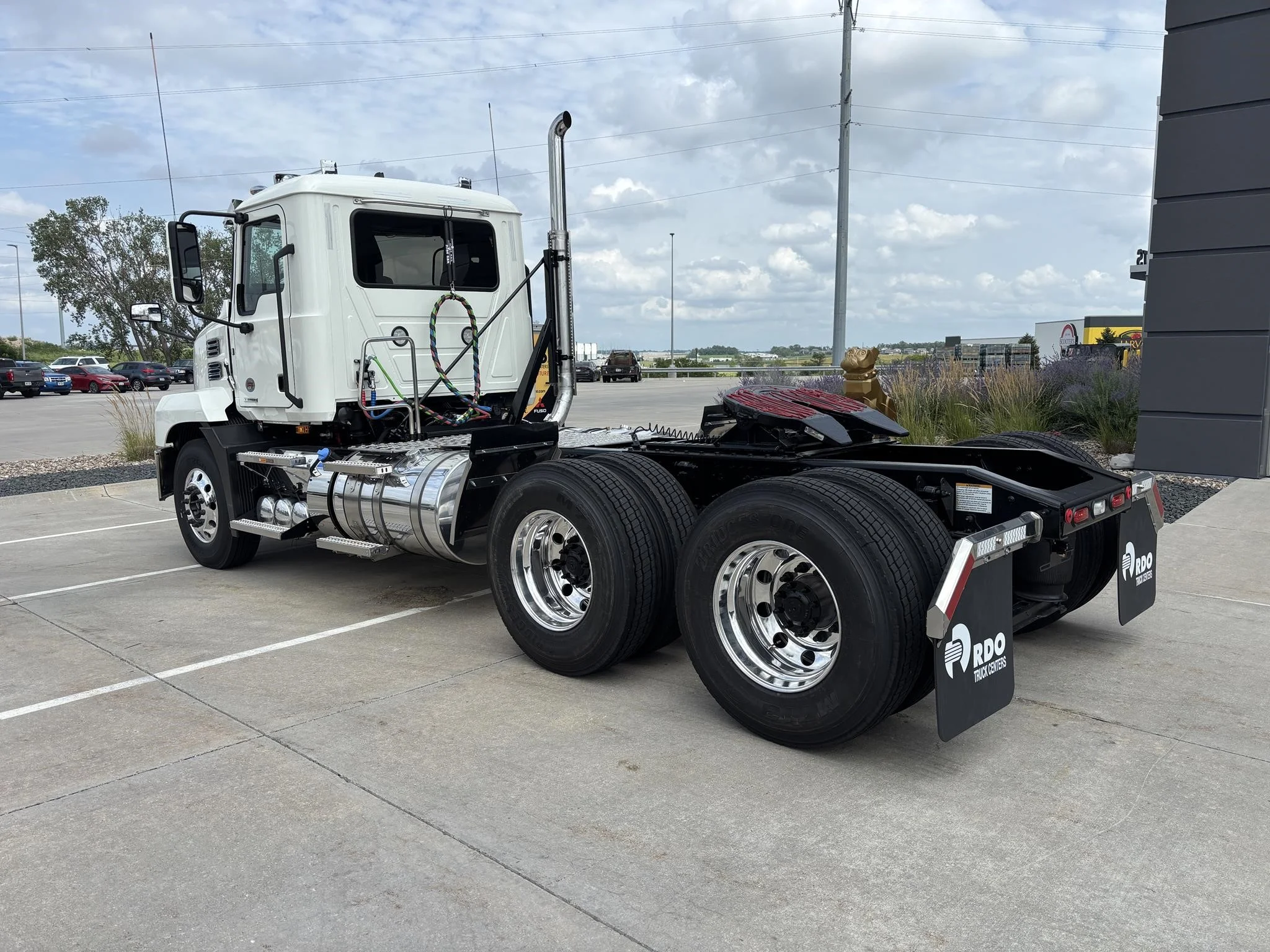 2026 Mack Anthem - image 2