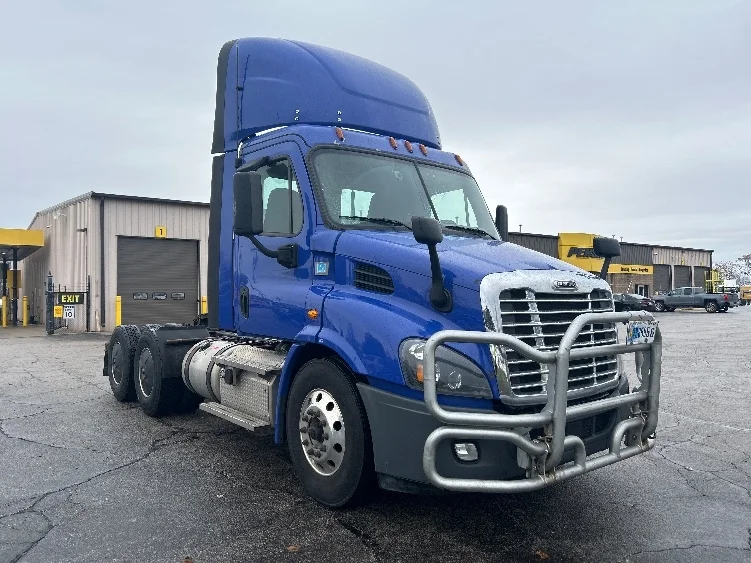 2020 Freightliner Cascadia in Elkhart, IN