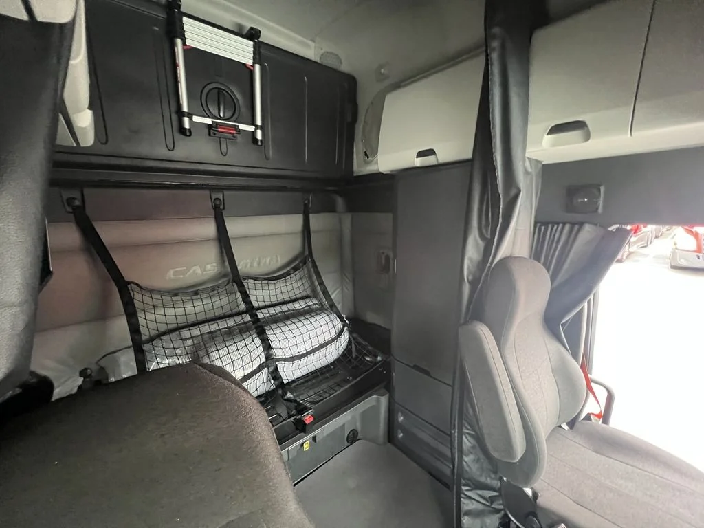 2022 Freightliner Cascadia in Sacramento, CA — photo 6