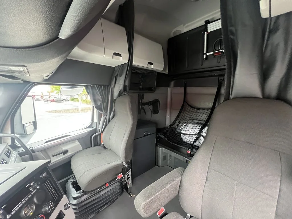 2022 Freightliner Cascadia in Sacramento, CA — photo 5