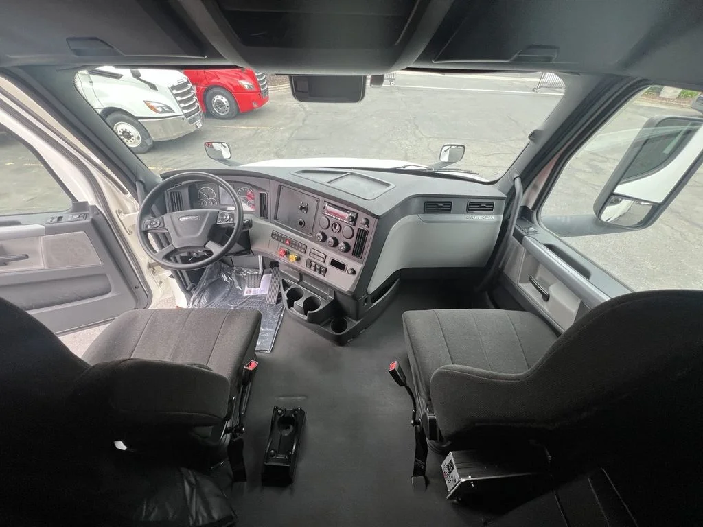 2022 Freightliner Cascadia in Sacramento, CA — photo 7