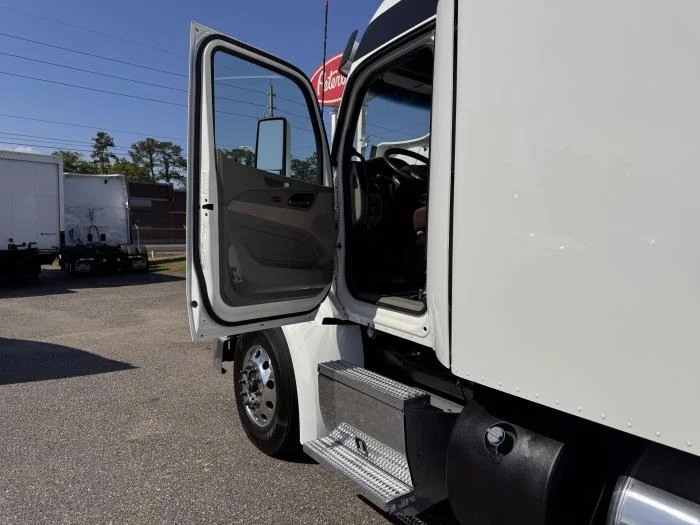 2022 Peterbilt 567 - image 10