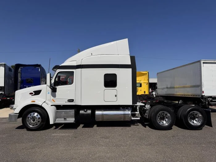 2022 Peterbilt 567 - image 3