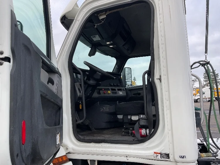 2019 Freightliner Cascadia in Linden, NJ — photo 8