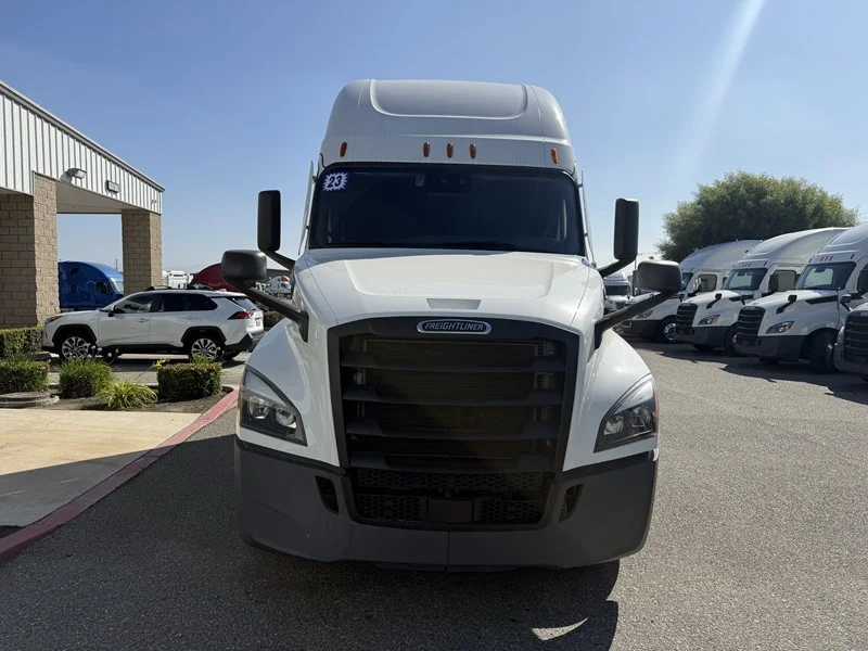 2023 Freightliner Cascadia in Selectrucks Fontana, CA — photo 2