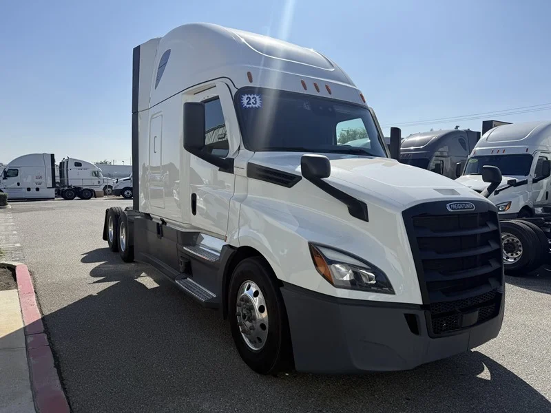 2023 Freightliner Cascadia in Selectrucks Fontana, CA — photo 9