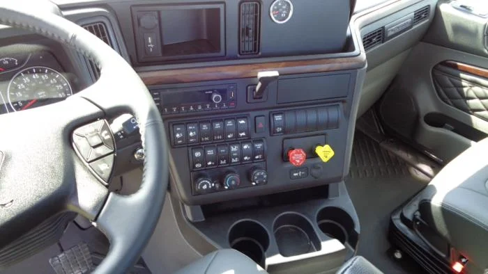 2027 International LT — photo 14