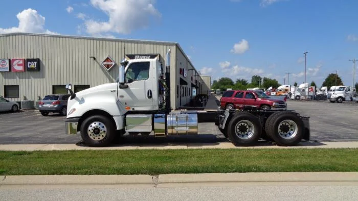 2027 International LT — photo 9