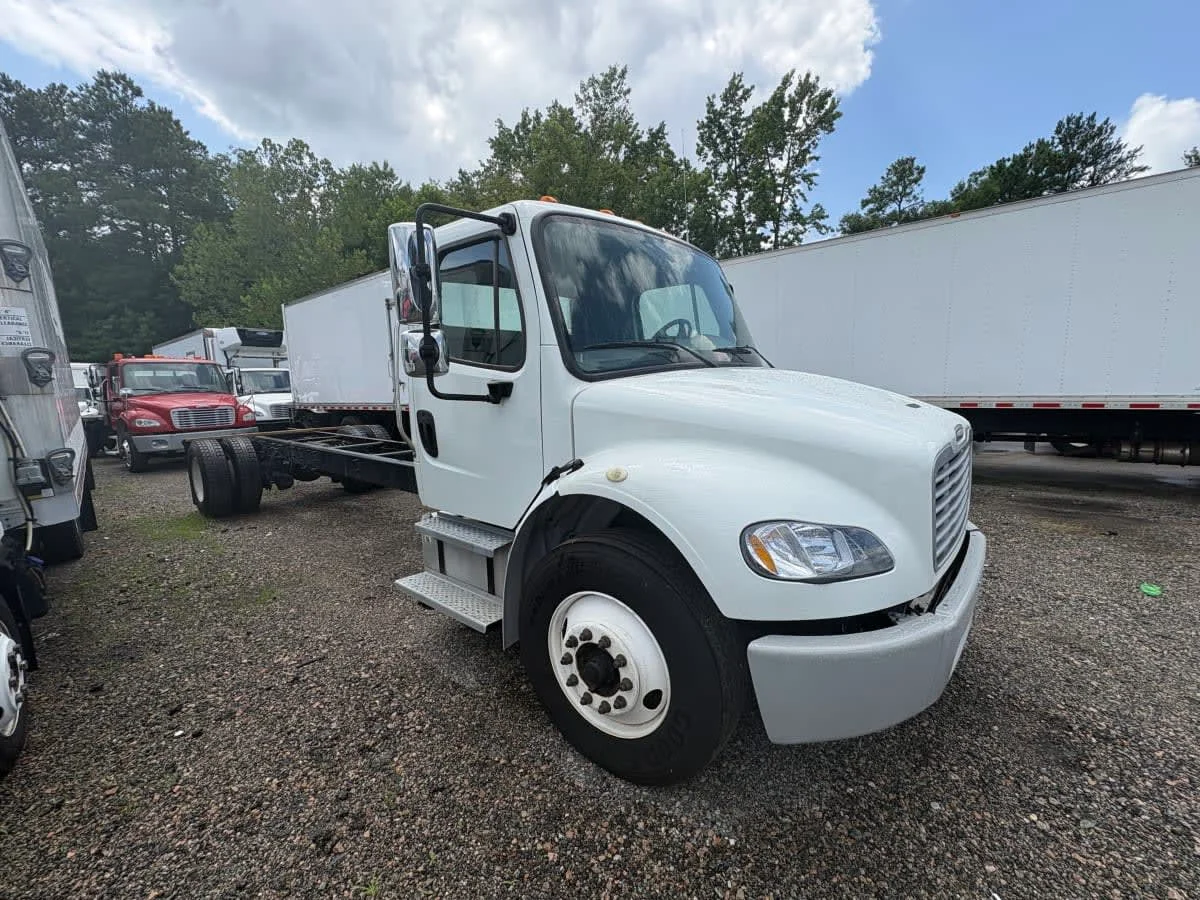 2019 Freightliner M2 106 in Ashland, VA — photo 3