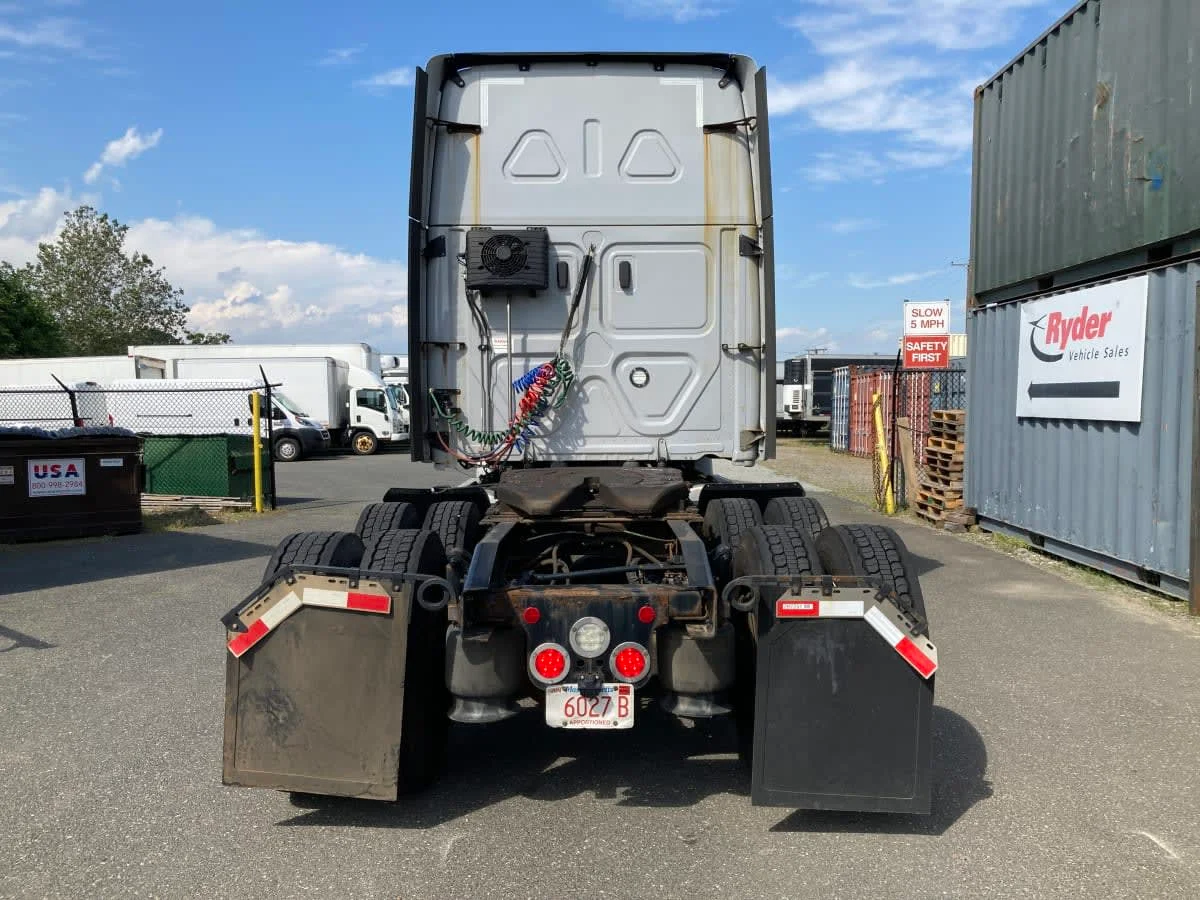 2021 Freightliner Cascadia in Springfield, MA — photo 5