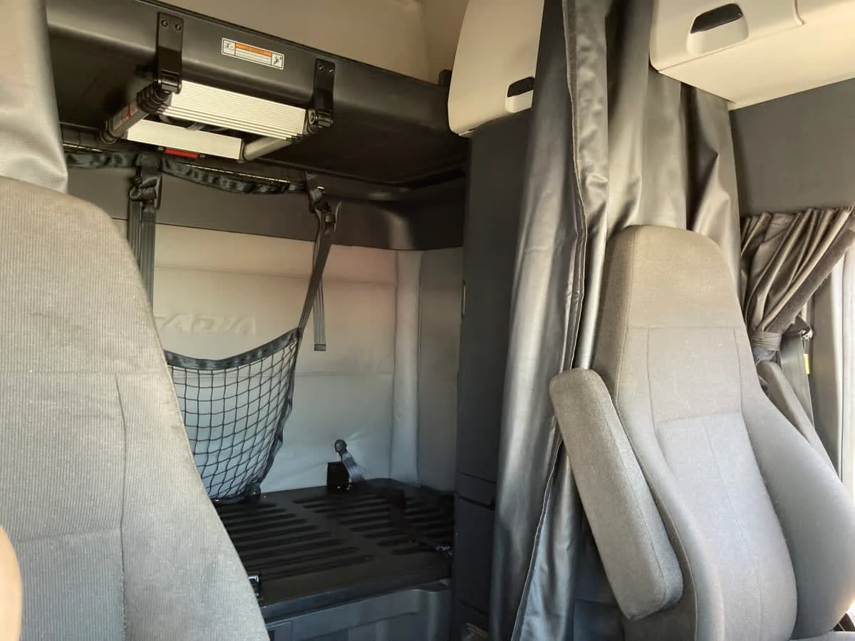2021 Freightliner Cascadia in Springfield, MA — photo 13