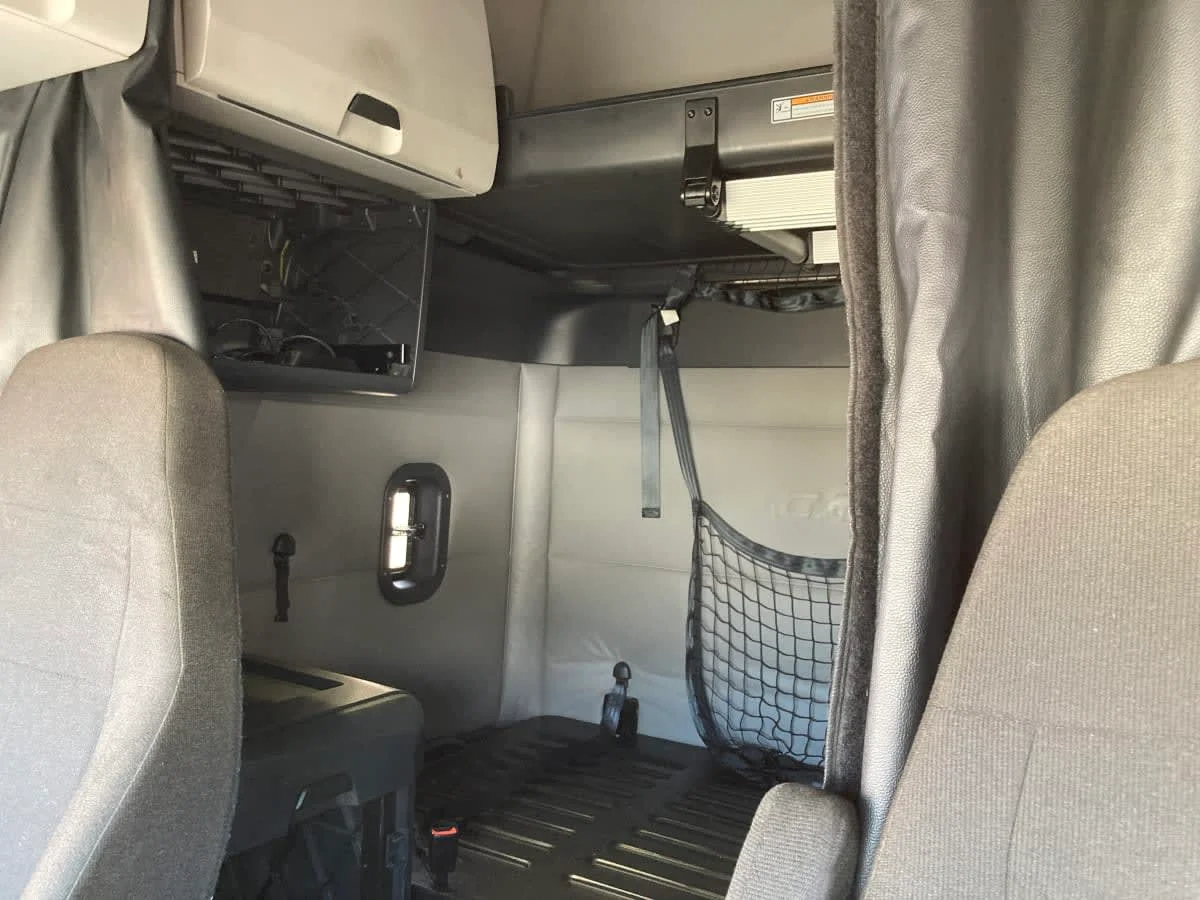 2021 Freightliner Cascadia in Springfield, MA — photo 16