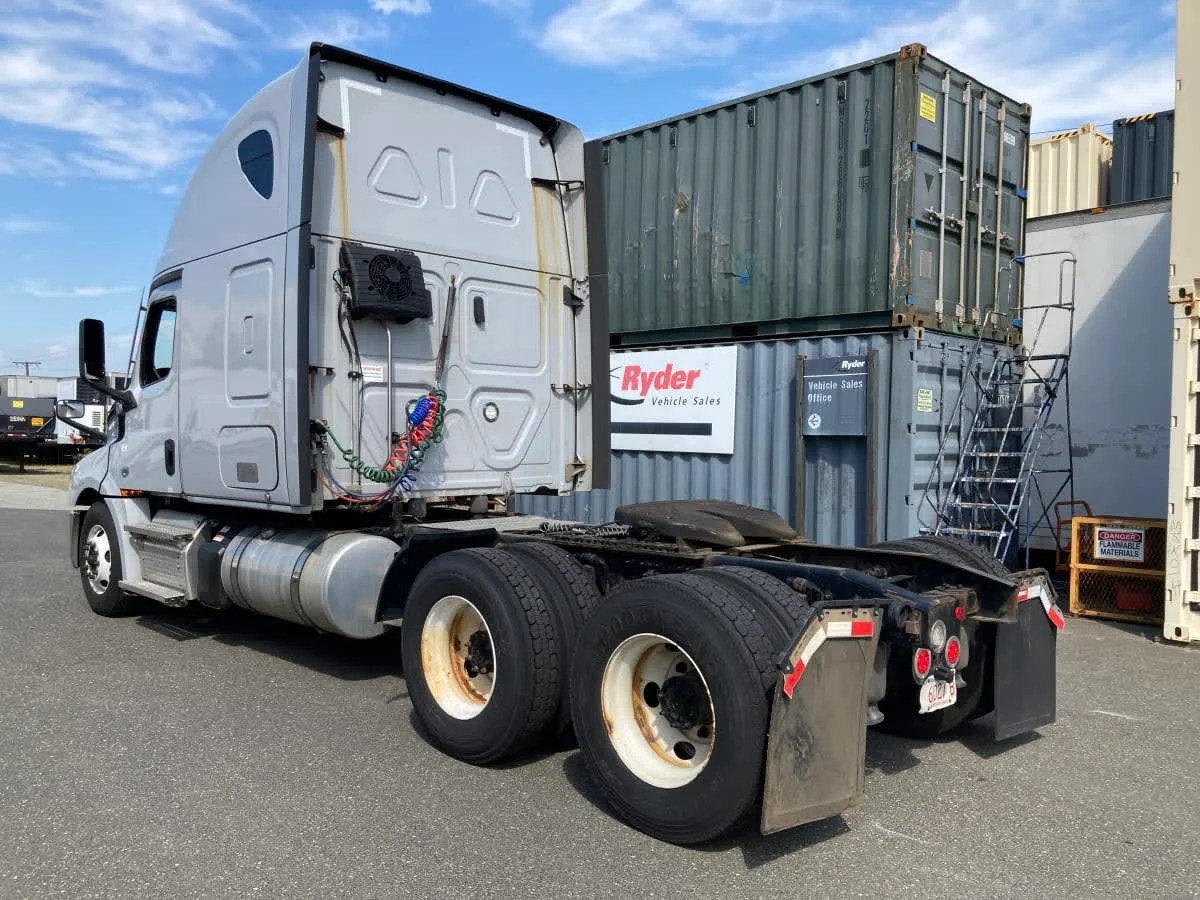 2021 Freightliner Cascadia in Springfield, MA — photo 6