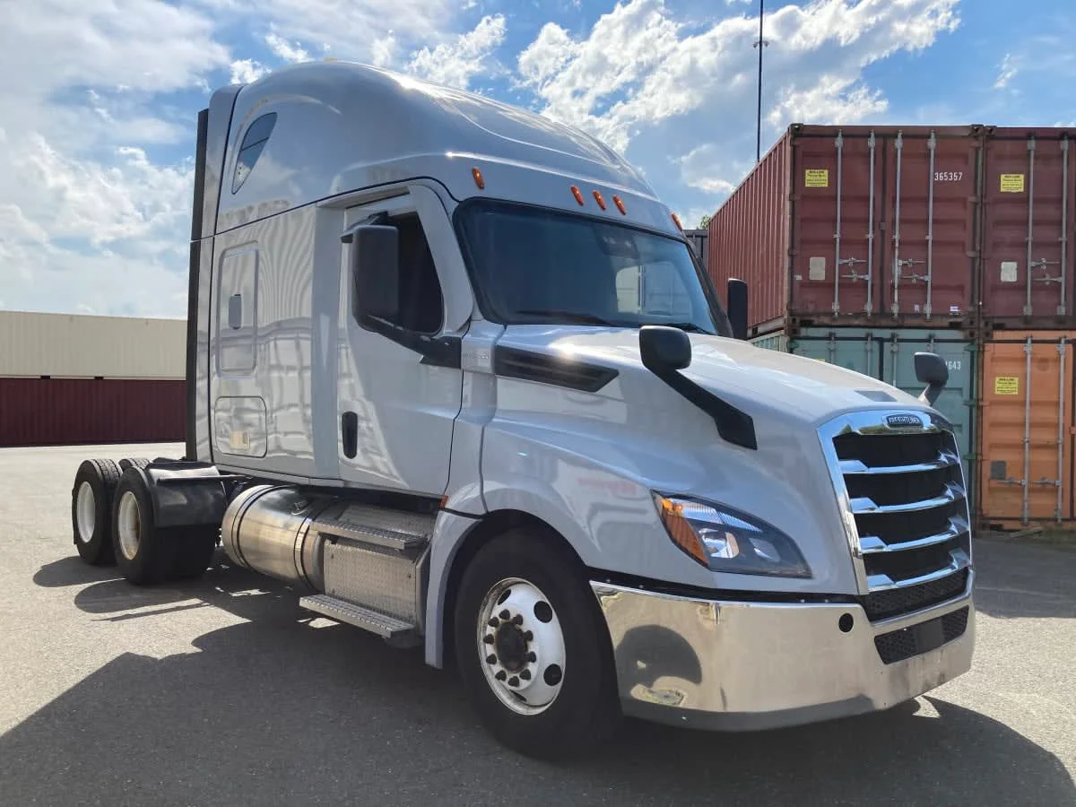 2021 Freightliner Cascadia in Springfield, MA — photo 3