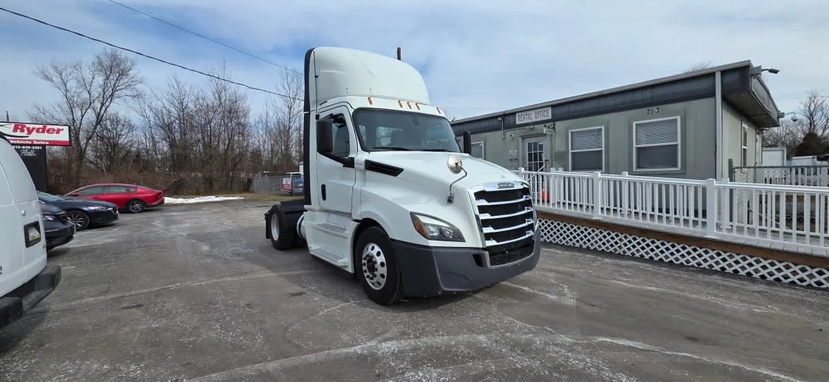 2020 Freightliner Cascadia in Bensalem, PA — photo 3