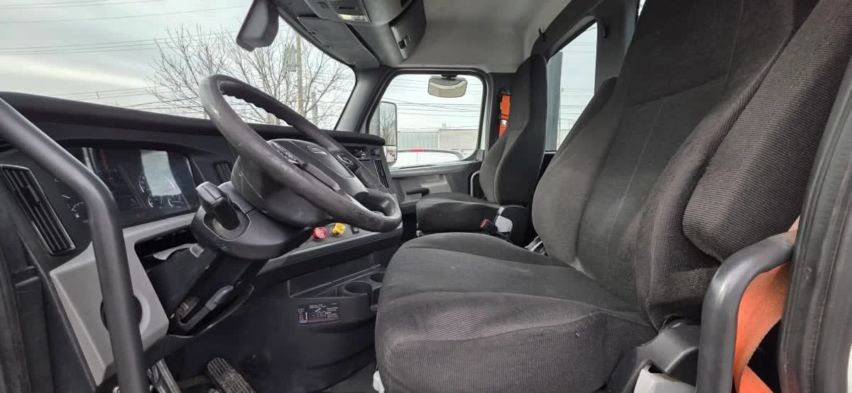 2020 Freightliner Cascadia in Bensalem, PA — photo 7
