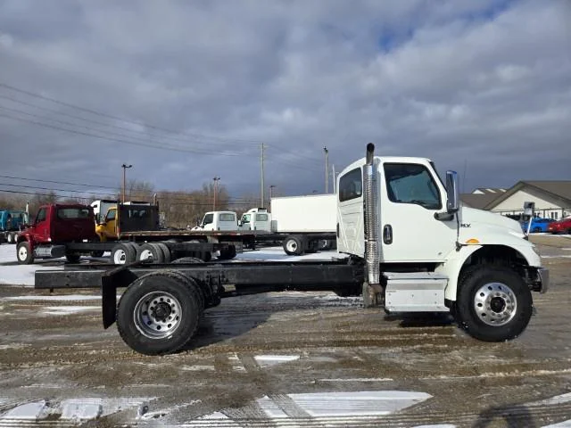 2020 International MV - image 5