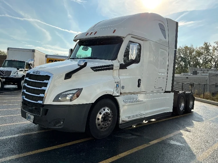 2022 Freightliner Cascadia - image 3