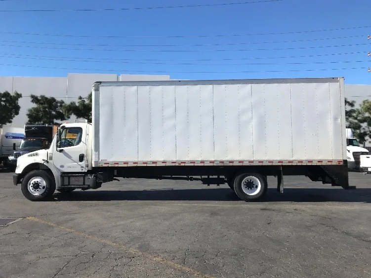 2020 Freightliner M2 106 - image 4
