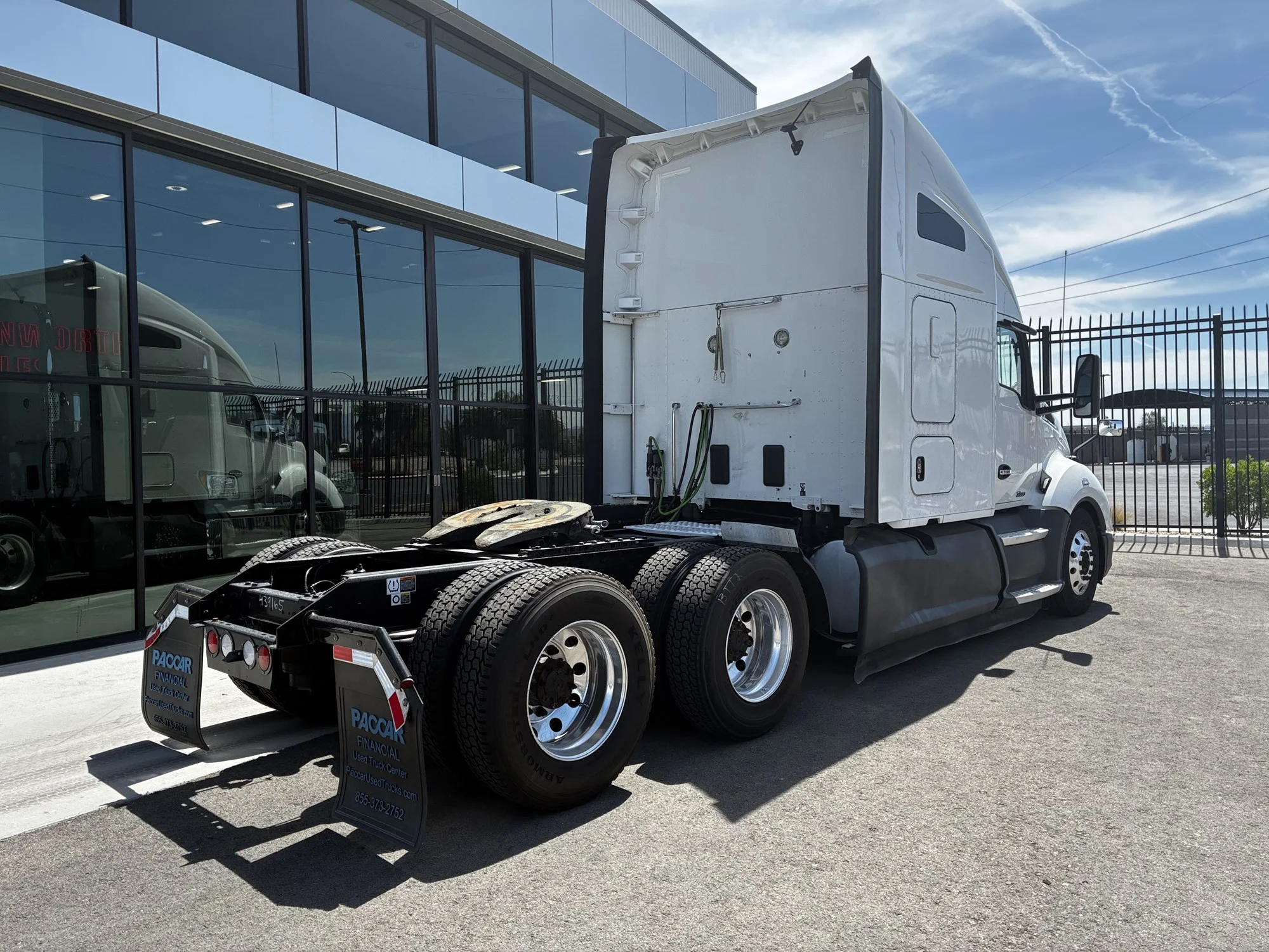 2021 Kenworth T680 in Las Vegas, NV — photo 3