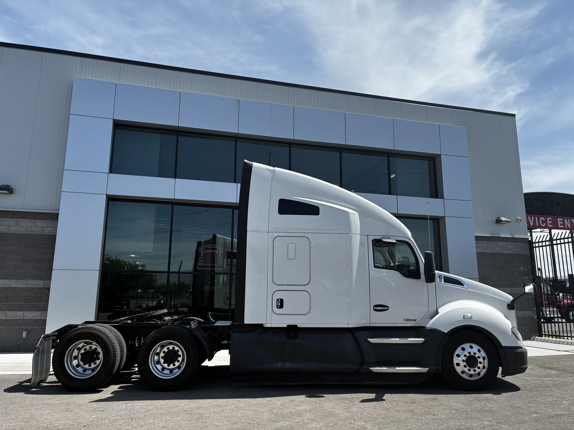 2021 Kenworth T680 in Las Vegas, NV — photo 2
