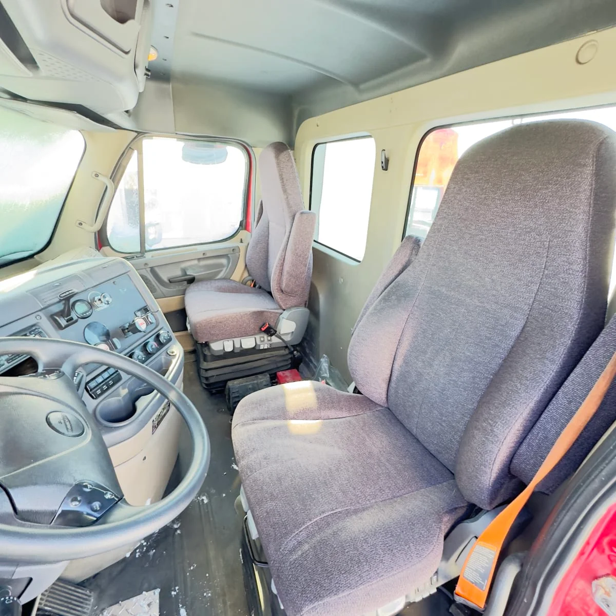 2017 Freightliner Cascadia - image 7