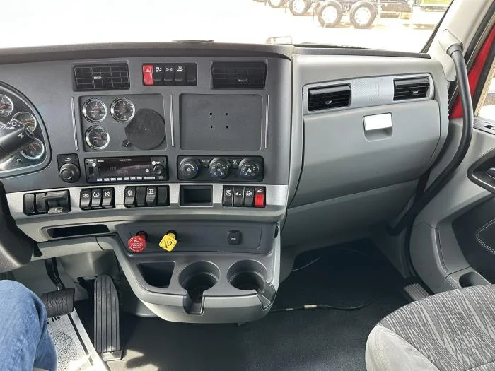2021 Kenworth T680 - image 8