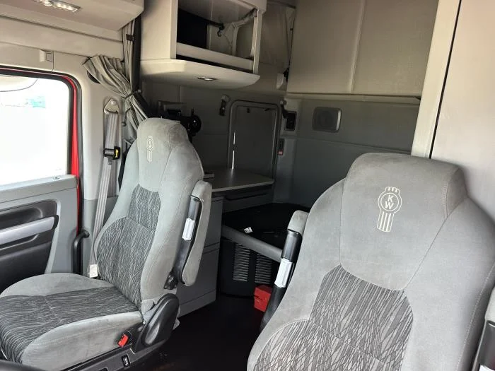 2021 Kenworth T680 — photo 10