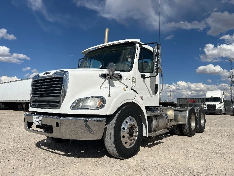 2019 Freightliner M2 112 - image 3