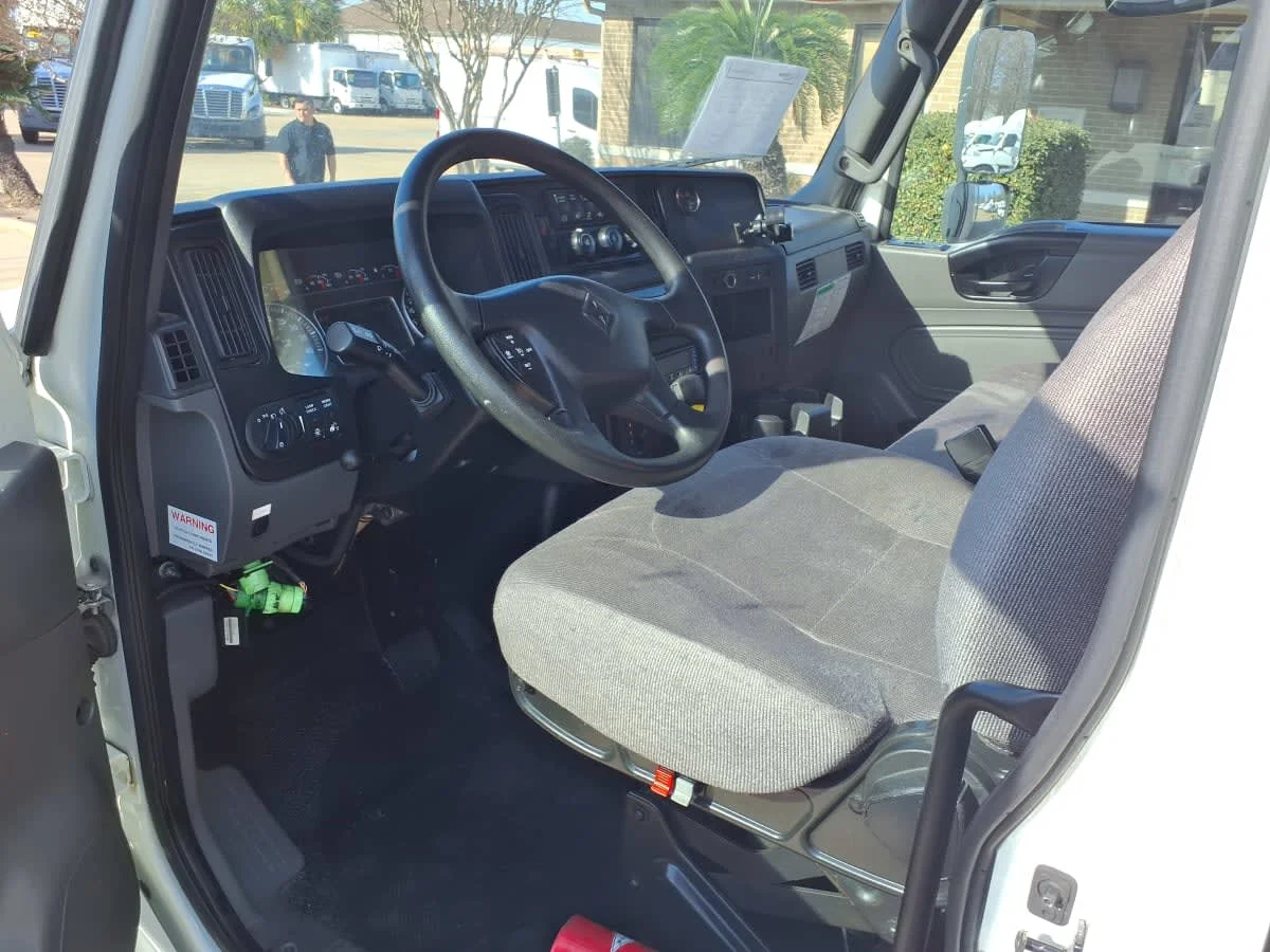 2019 International MV - image 8