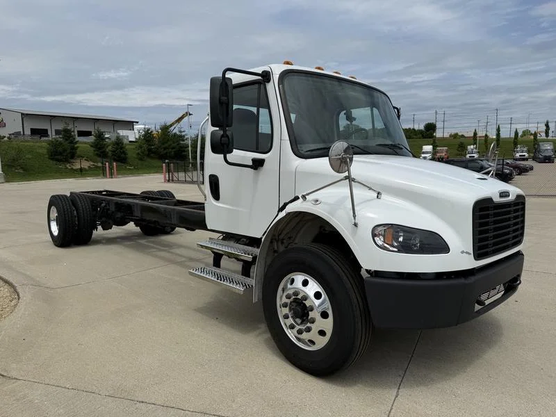 2022 Freightliner M2 106 in Walton, KY — photo 4