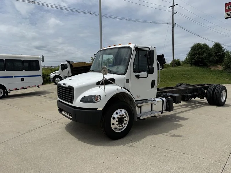 2022 Freightliner M2 106