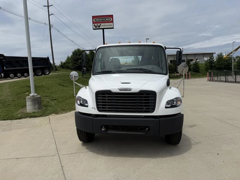 2022 Freightliner M2 106 in Walton, KY — photo 2