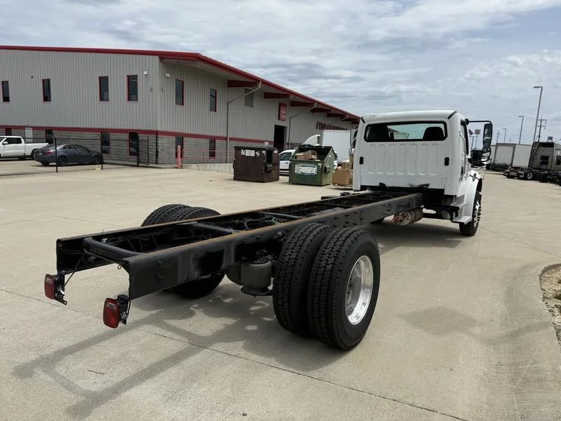 2022 Freightliner M2 106 in Walton, KY — photo 3