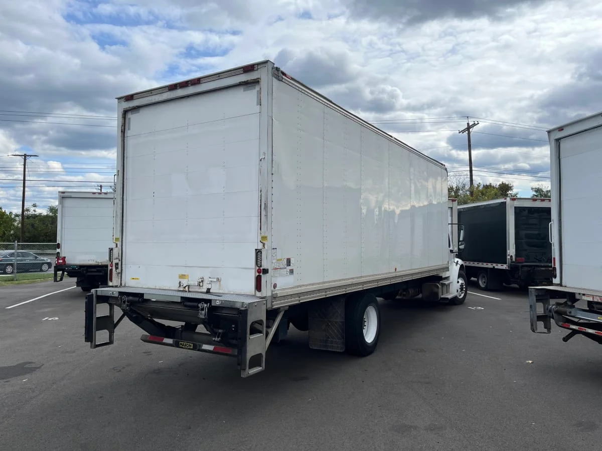 2018 Freightliner M2 106 in Beltsville, MD — photo 4
