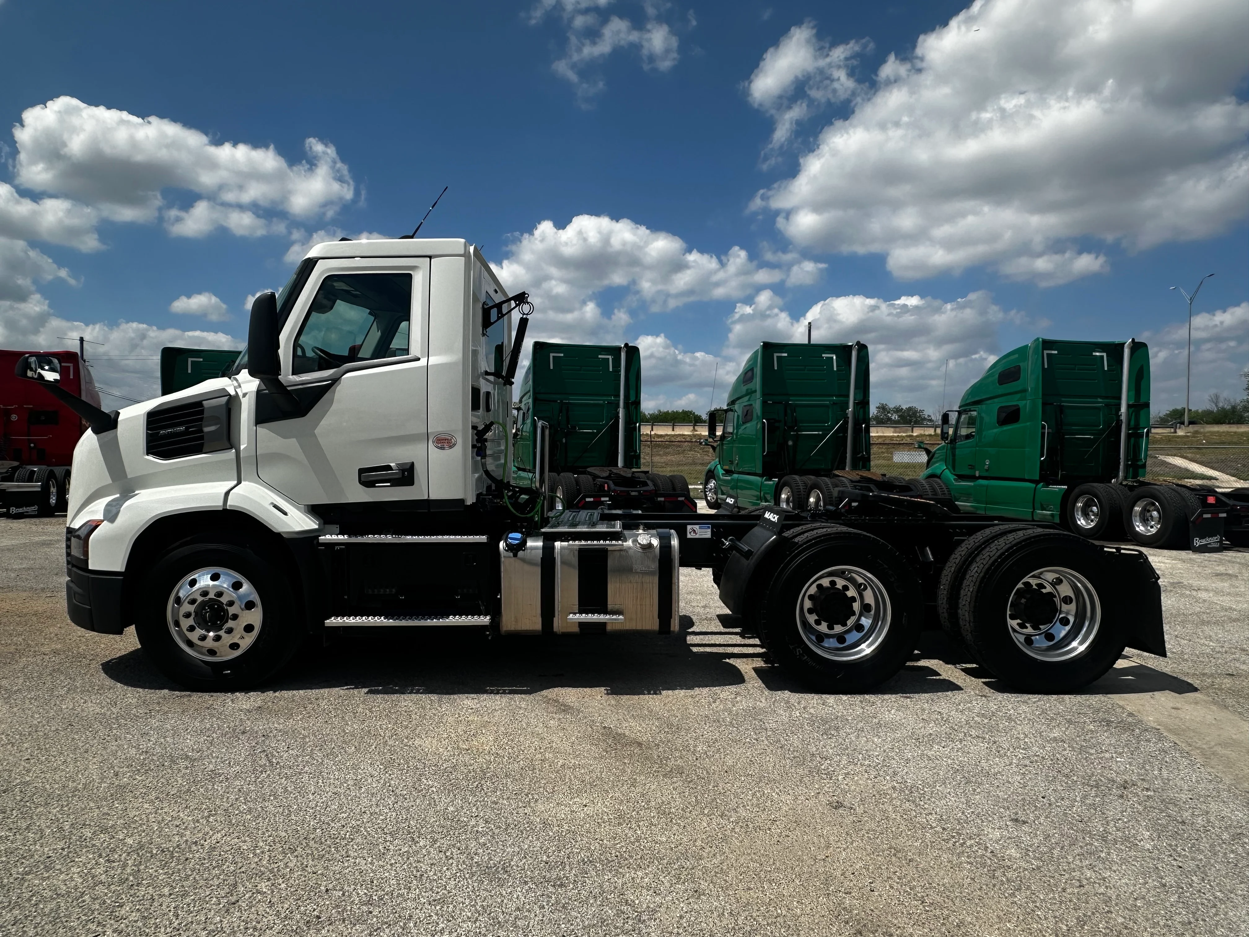 2027 Mack Anthem in San Antonio, TX — photo 5