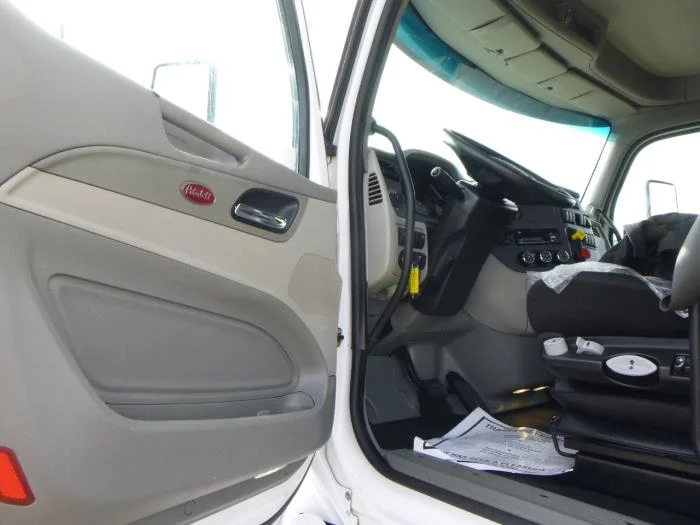 2020 Peterbilt 579 - image 12