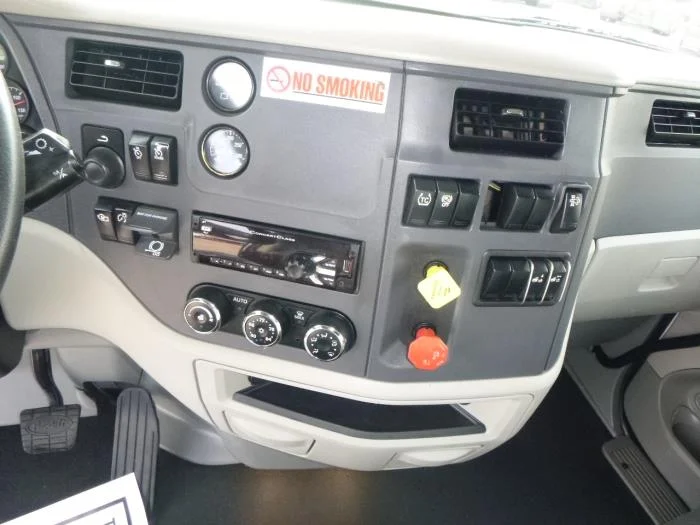 2020 Peterbilt 579 - image 15