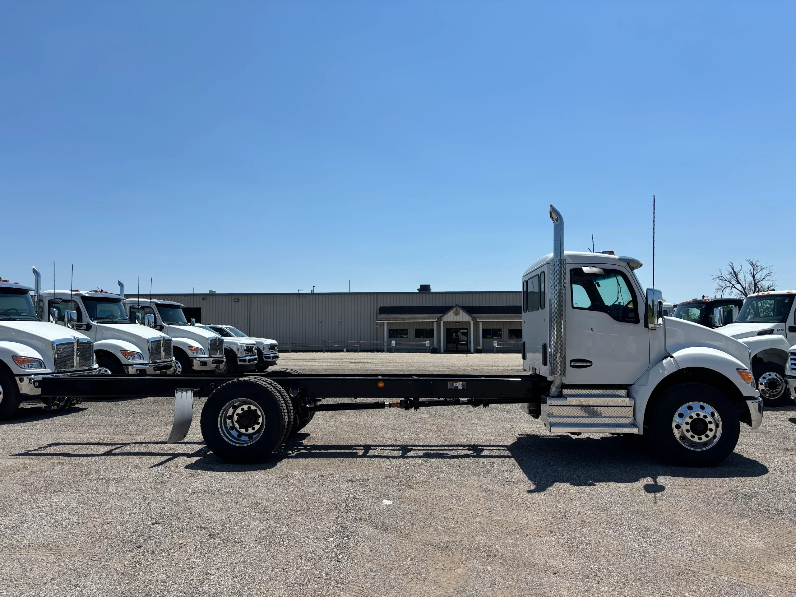 2027 Kenworth T280 — photo 4