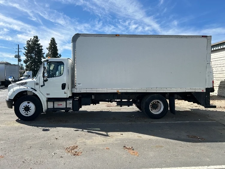 2016 Freightliner M2 106 in West Sacramento, CA — photo 4
