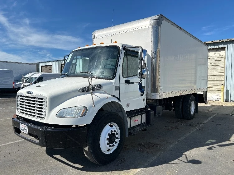 2016 Freightliner M2 106 - image 3