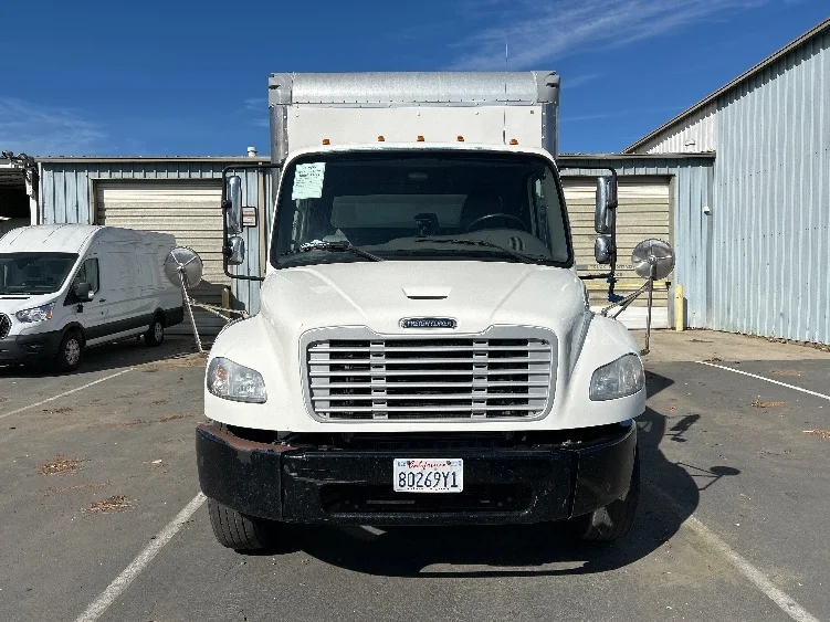 2016 Freightliner M2 106 - image 2