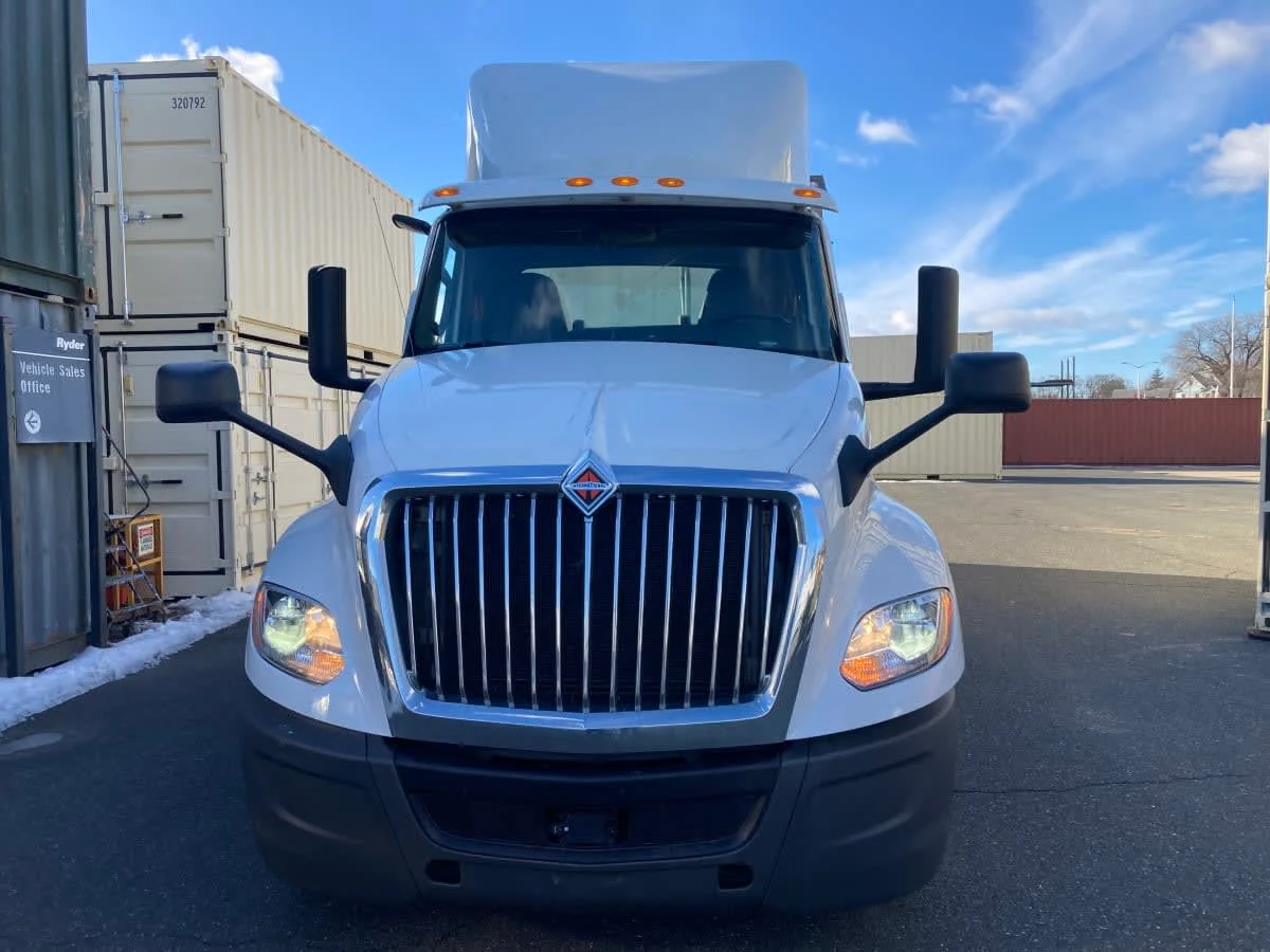 2019 International LT in Springfield, MA — photo 2