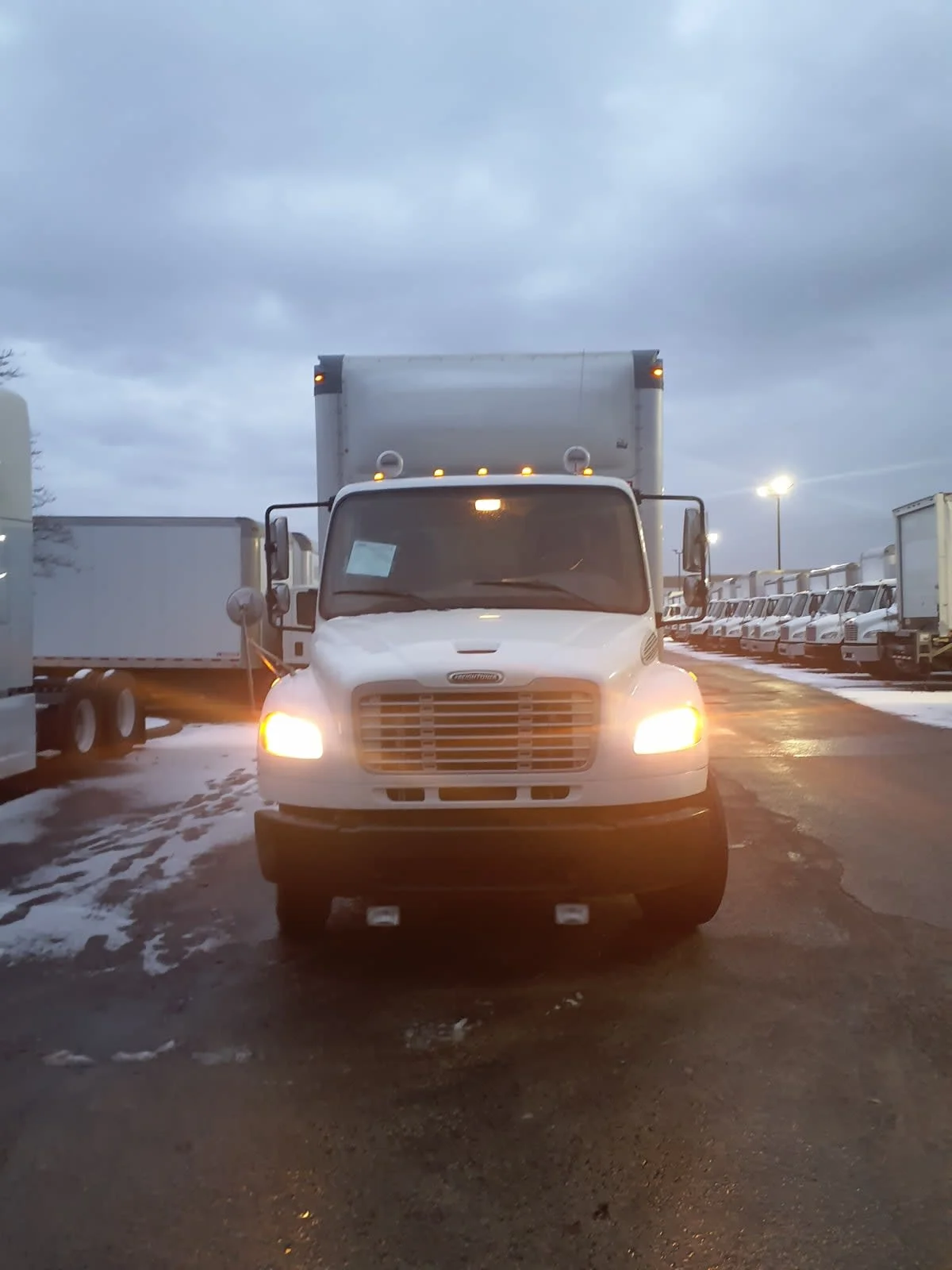 2020 Freightliner M2 106 - image 2