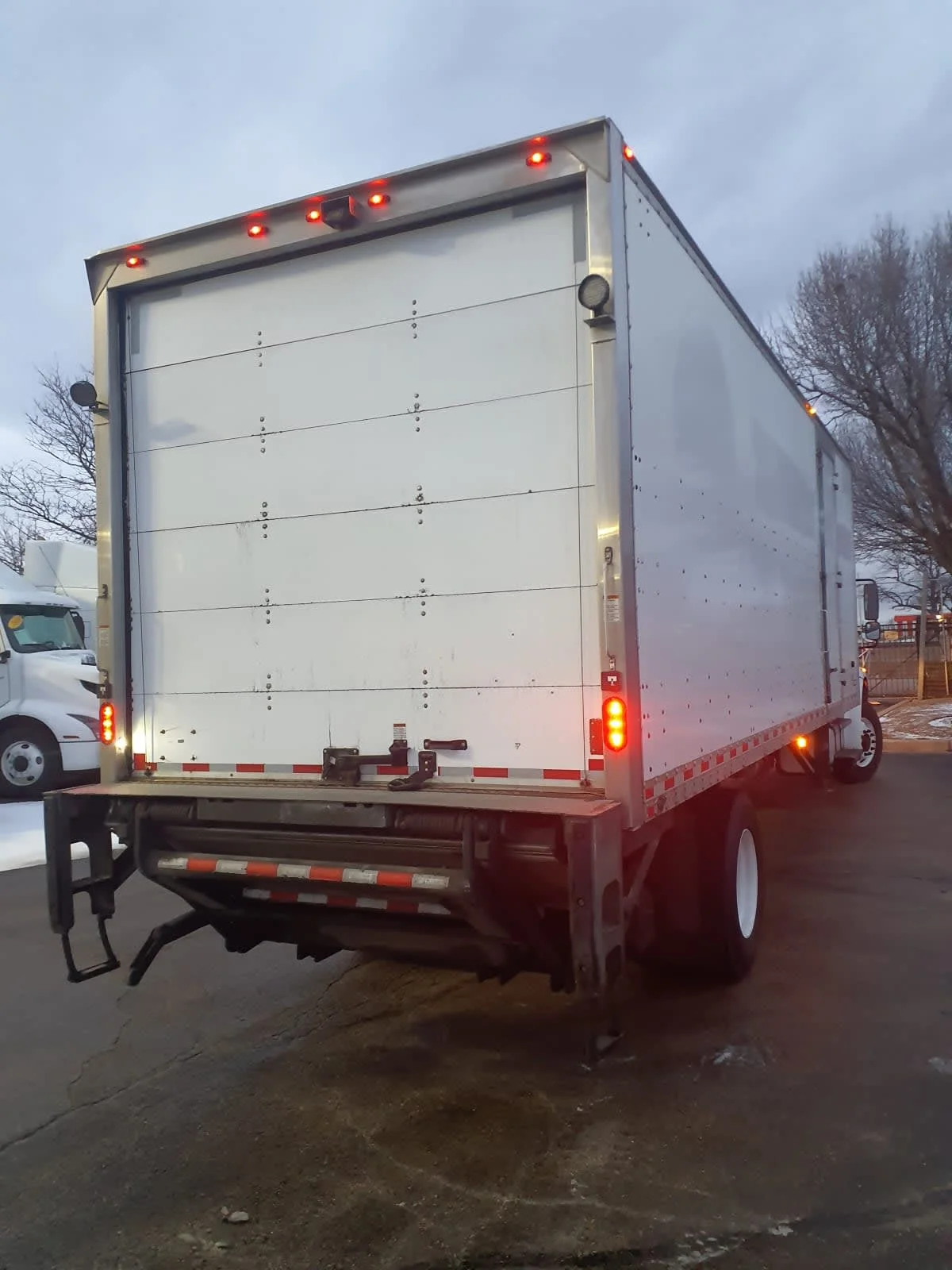 2020 Freightliner M2 106 - image 4