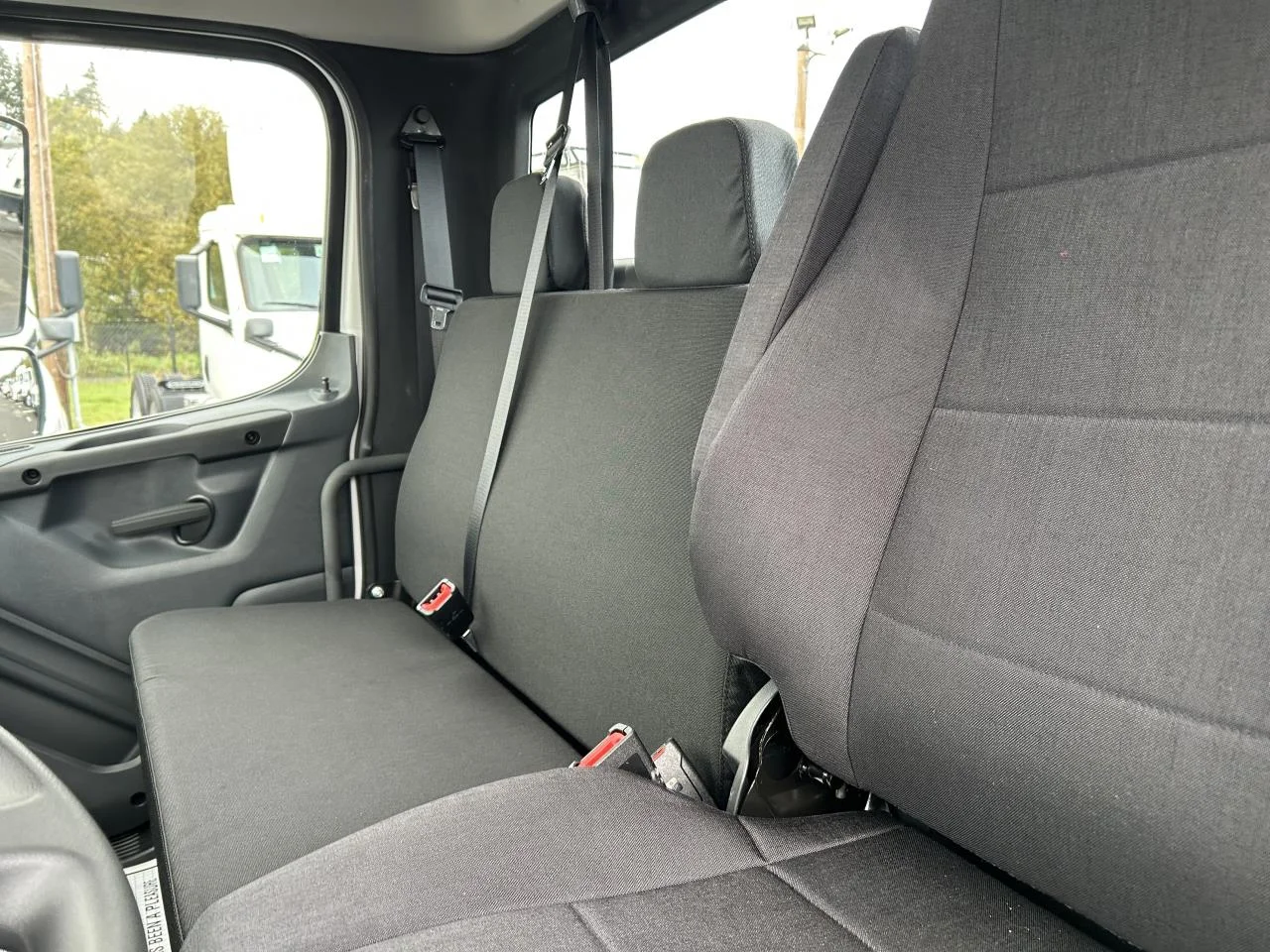 2025 Freightliner M2 106 - image 6